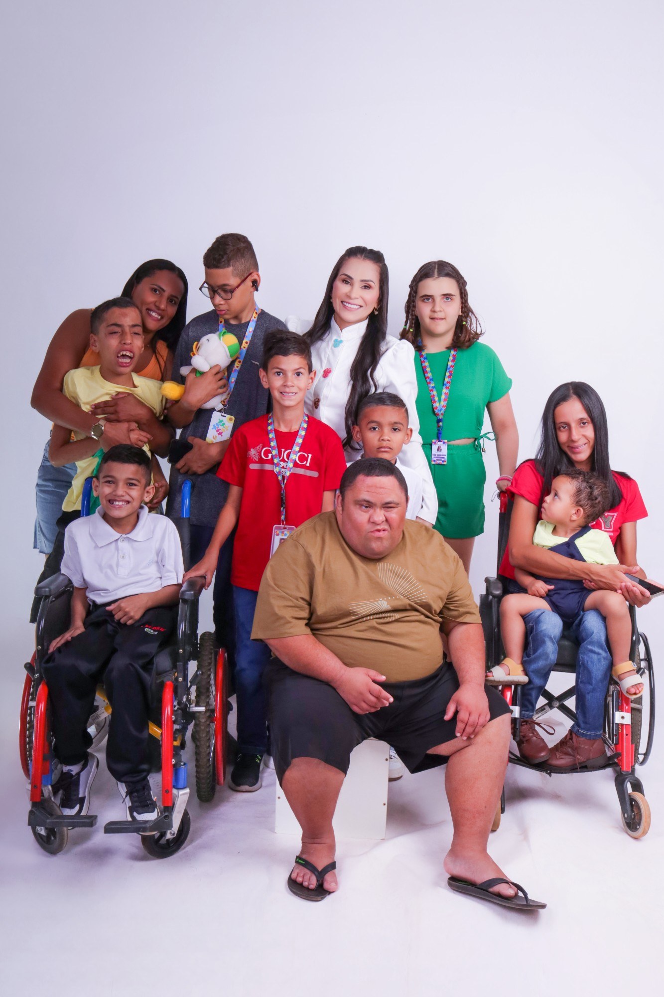 Dra. Edivânia Barboza com pacientes especiais atendidos na Clínica Amalos